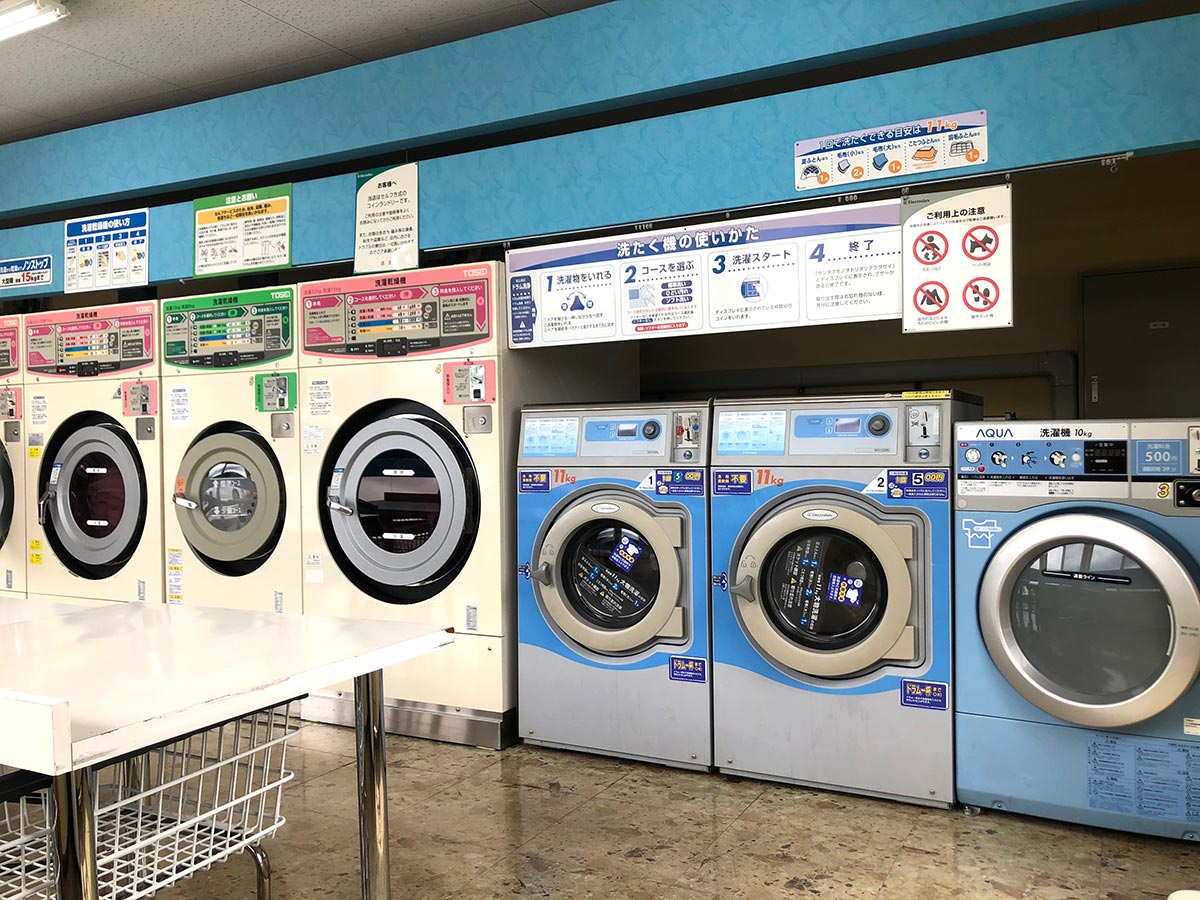コインランドリー風巻店 店内・洗濯機列